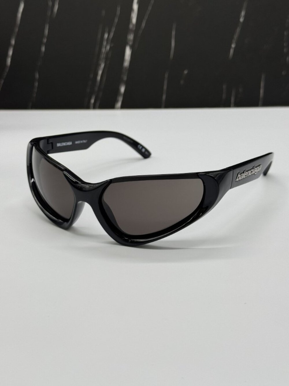 NEW BALENCIAGA BB0202S 001 BLACK OVERSIZED WOMEN SUNGLASSES BALENCIAGA EYEWEAR - Picture 3 of 12